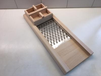 Picture 3 of 3 - Grater 50 cm in beech wood with finger guard