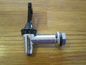 Cromed tap with black handle - fittet