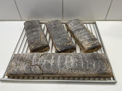 Picture 3 of 3 - Brødform 18/19 cm, Teflonbehandlet - Små (bagerst) og stor (forest) sandwich brød