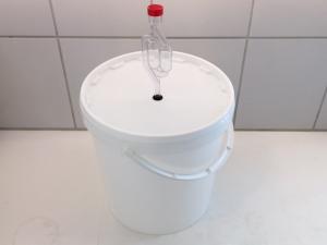 Bucket with lid, 10 liters, with airlock