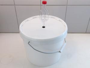 Bucket with lid, 11 liters with airlock