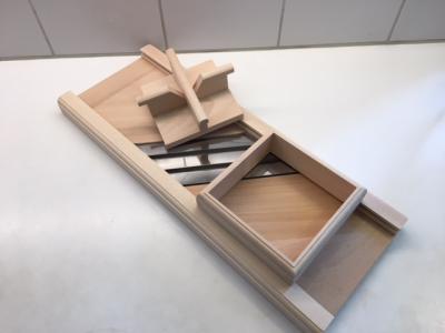 Billede 2 af 3 - Mandoline slicer 50 cm in beech wood with finger guard