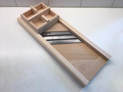 Billede 3 af 3 - Mandoline slicer 50 cm in beech wood with finger guard