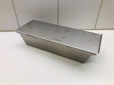 Picture 1 of 2 - Brødform af rustfrit stål med skydelåg - Skrå sider - 30 cm