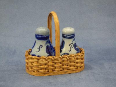 Picture 2 of 2 - Salt/peber-bøsser i kurv, saltglasur
